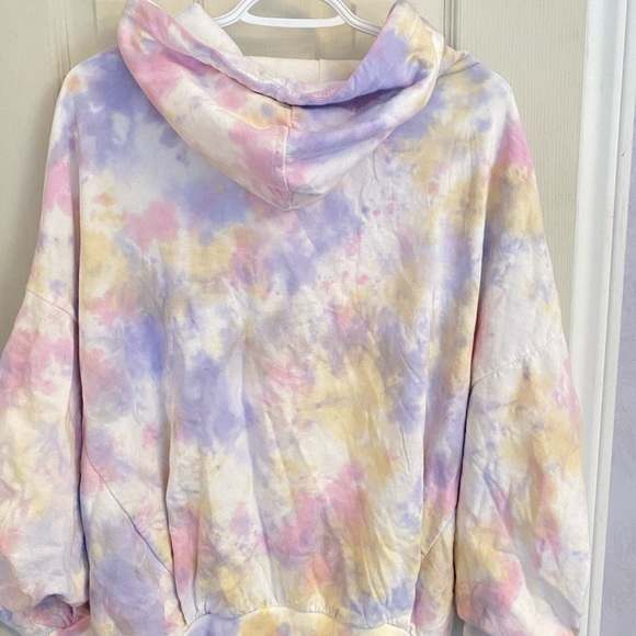 SOLD-Brand new sweatshirt tie dye - Picture 4 of 7